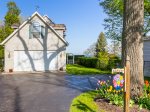 Discover the Carriage House - An Adorable Upstairs Apartment with Private Lake Michigan Access